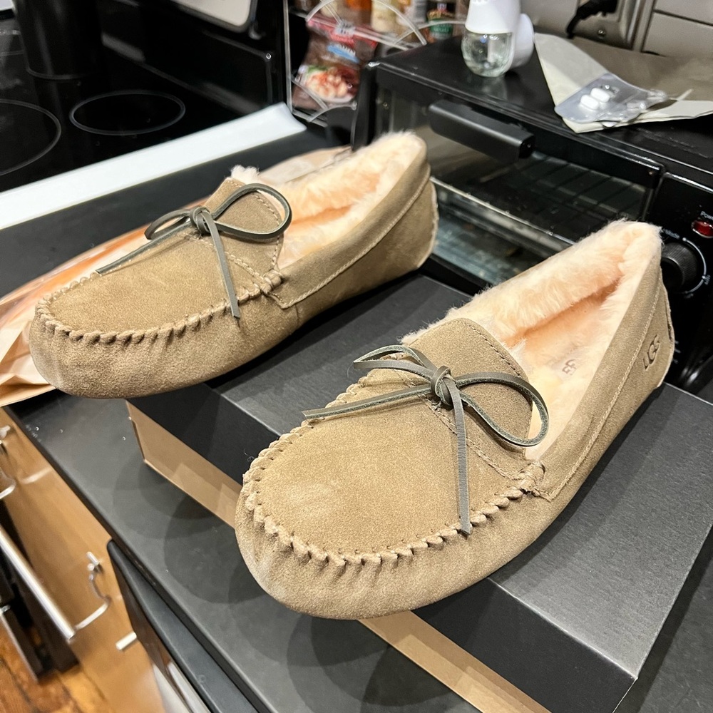 Men’s Ugg Slippers size 10